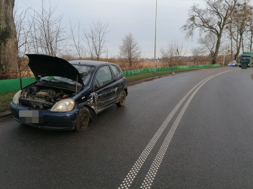 Niebezpieczny poniedziałek na drogach. Cztery kolizje, dwa wypadki - policjanci apelują o ostrożność [ZDJĘCIA]