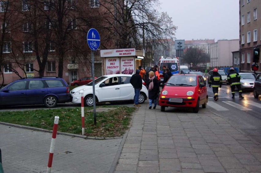 Na ulicy Bankowej w Kaliszu zderzyły się cztery samochody