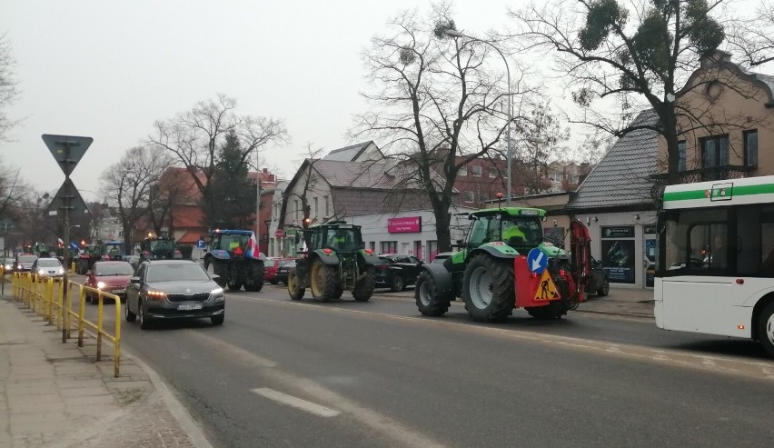 Rolnicy protestują z powodu polityki Unii Europejskiej...