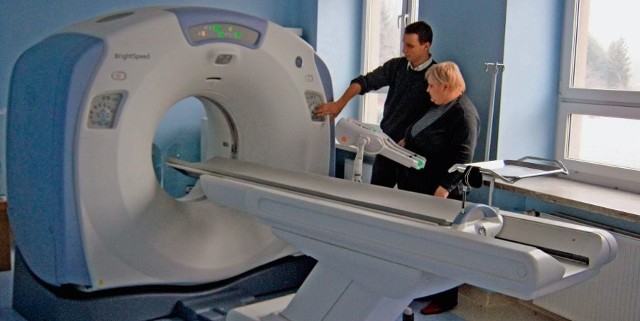 Tomograf już został zainstalowany w pracowni, teraz personel uczy się obsługi