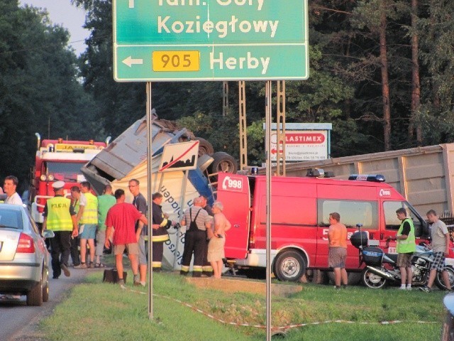 Tragiczny wypadek w Bukowcu, koło Psar. Nie żyje aż 5 osób! [ZDJĘCIA]