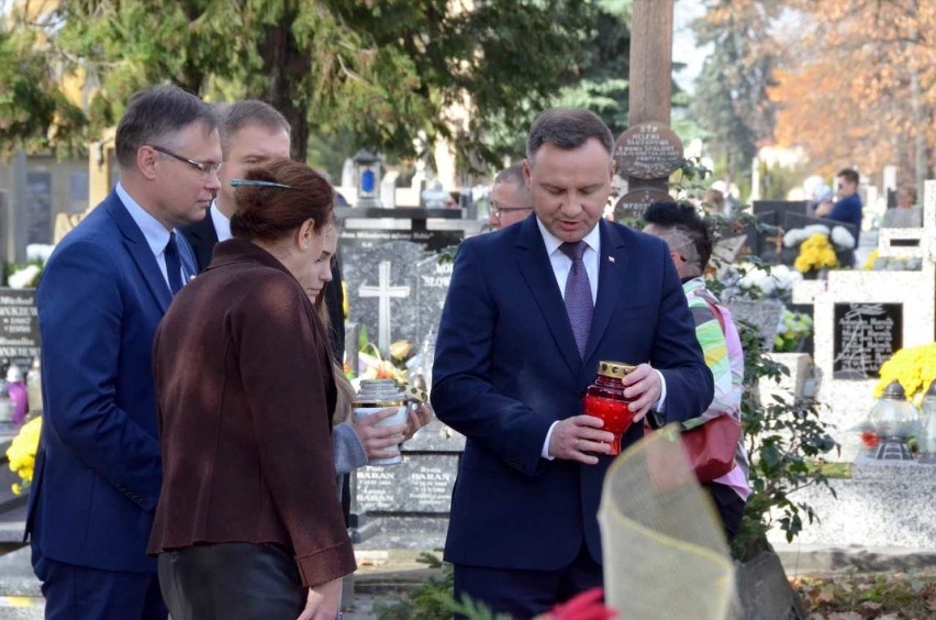 Andrzej Duda wsparł kwestę na sądeckiej nekropolii 