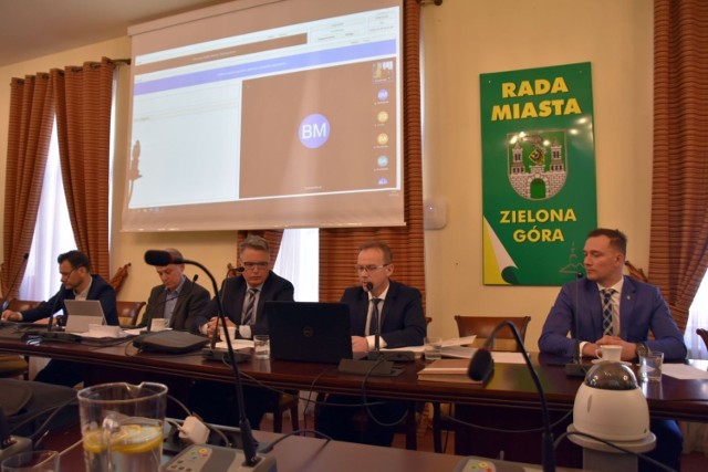 Nadzwyczajna sesja rady miejskiej - Zielona Góra - 1 marca 2022