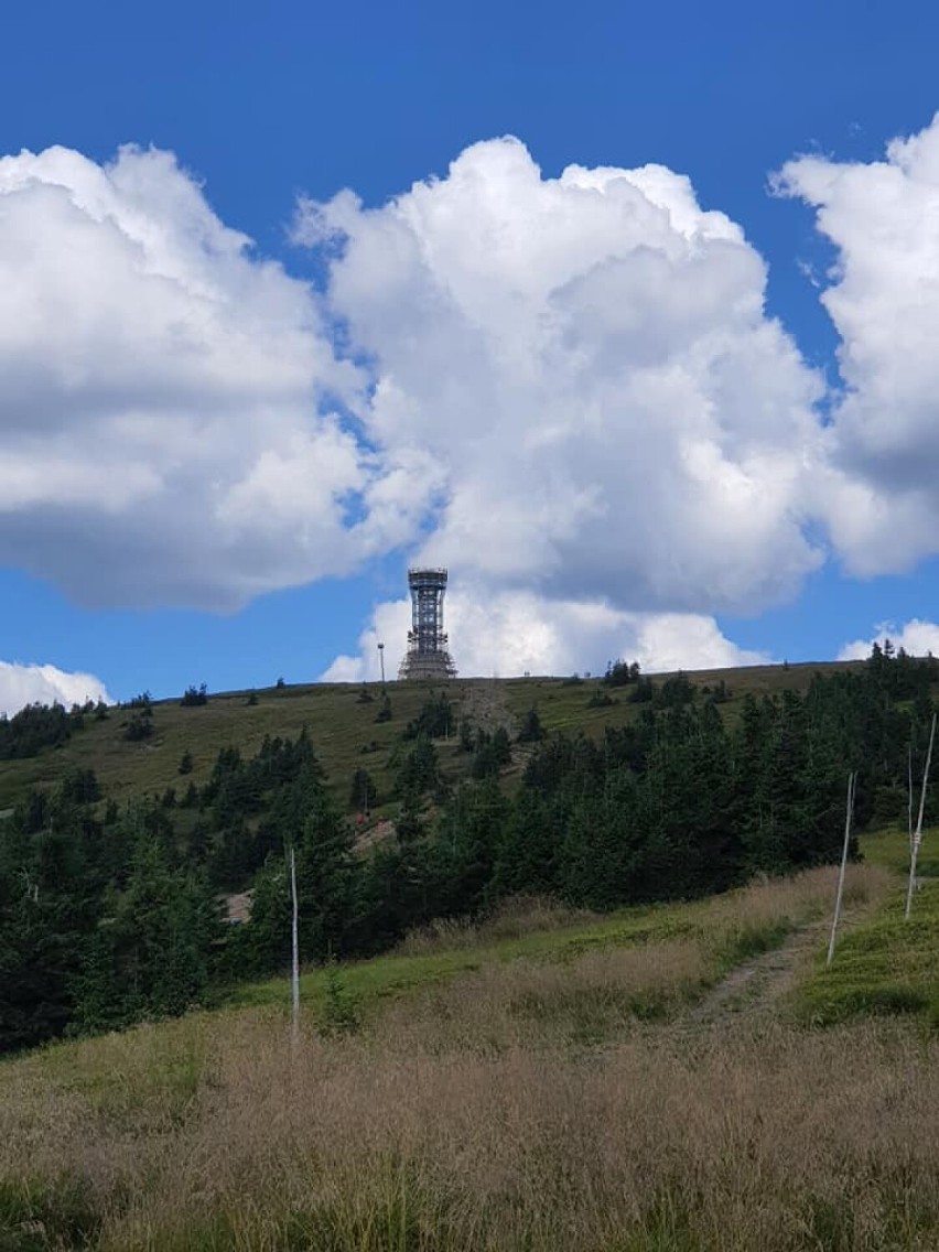 Otwarcie wieży widokowej na Śnieżniku coraz bliżej.  To zobaczą turyści z jej szczytu! 