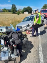 Wypadek w Skorzewie 11.08.2022. Samochód osobowy zderzył się z motocyklem