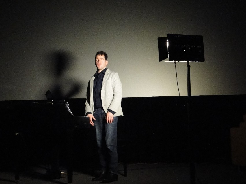Spotkanie z Grzegorzem Płonką w Radomiu, pianistą, bohaterem filmu "Sonata". Jego historia porusza serca - zobacz zdjęcia