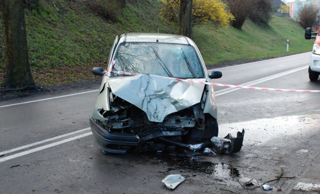 Zabrał samochód znajomej, a później go rozbił