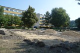ŁSM buduje zatokę parkingową na os. Dąbrowskiego
