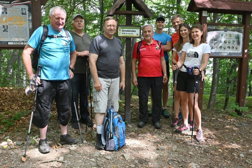 Wyprawa na Grodzisko w ramach akcji "Odkryj Beskid Wyspowy"