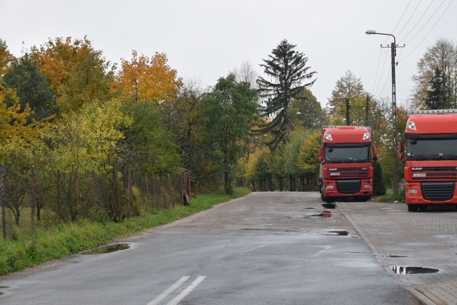 Gmina Sępólno otrzymała dofinasowanie z Funduszu Dróg Samorządowych pięć inwestycji drogowych. Niebawem ruszy remont ul. Osiedle Leśne (na zdjęciu)