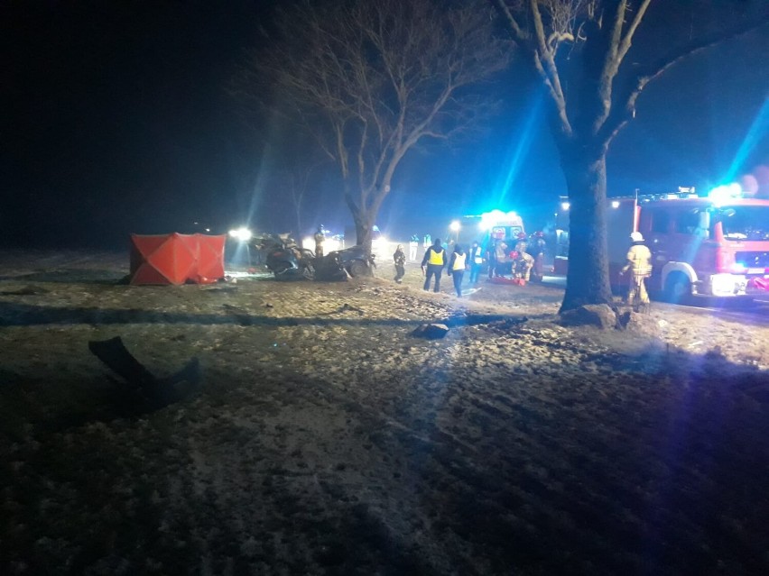 Śmiertelny wypadek w gminie Śmigiel. Relacja strażaków z PSP