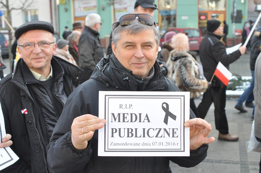 Manifestacja KOD w Częstochowie "Wolne Media" [ZDJĘCIA]