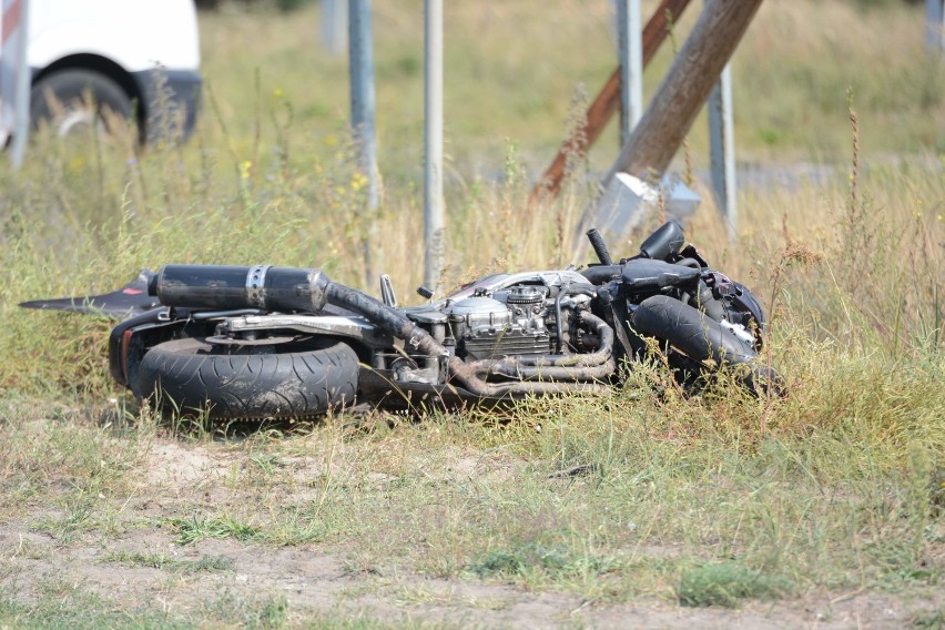 Wypadek motocyklisty z samochodem w Grudziądzu. Jedna osoba poszkodowana [wideo, zdjęcia]