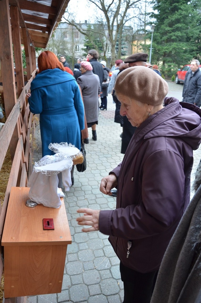 Boże Narodzenie 2015. Żywa szopka w parafii Narodzenia NMP w Bełchatowie [ZDJĘCIA]