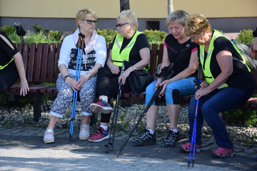 Integracyjny Marsz Nordic Walking w Zawierciu [FOTO]