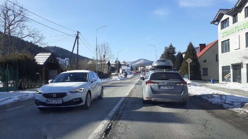 Są ferie, więc turyści tłumnie ruszyli w Beskidy, zaś górale zacierają ręce