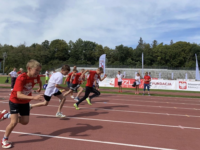 Olimpijczyk Skorzewo. Zawodnicy wzięli udział w zawodach "Lekkoatletyczne Nadzieje Olimpijskie" dla roczników 2011-2012 ZDJĘCIA 