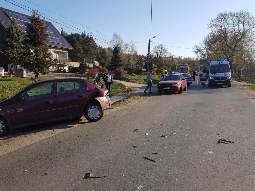 We wtorek rano w Górnych Wymiarach zderzyły się audi i opel...