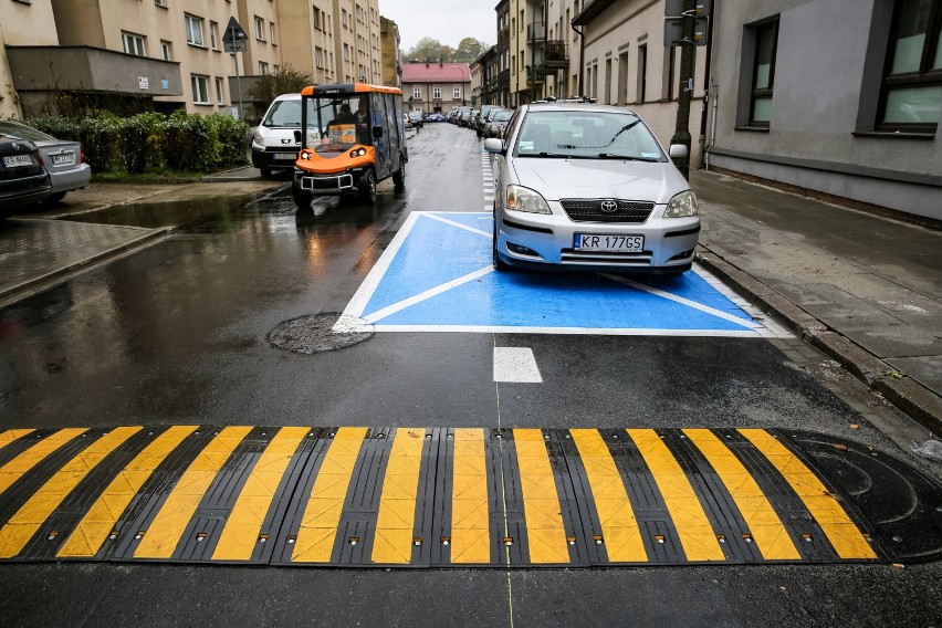 Kraków. Strefa parkowania pełna absurdów. Nie wiemy: śmiać się czy płakać?