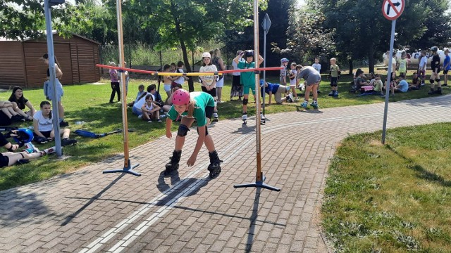 W szkole w Broniszewicach po raz pierwszy zorganizowano akcję pod hasłem „Hulaj-nóżka”, która toczyła się na terenie Miasteczka Ruchu Drogowego. Główny punktem były rywalizacja młodzieży na rolkach i hulajnogach