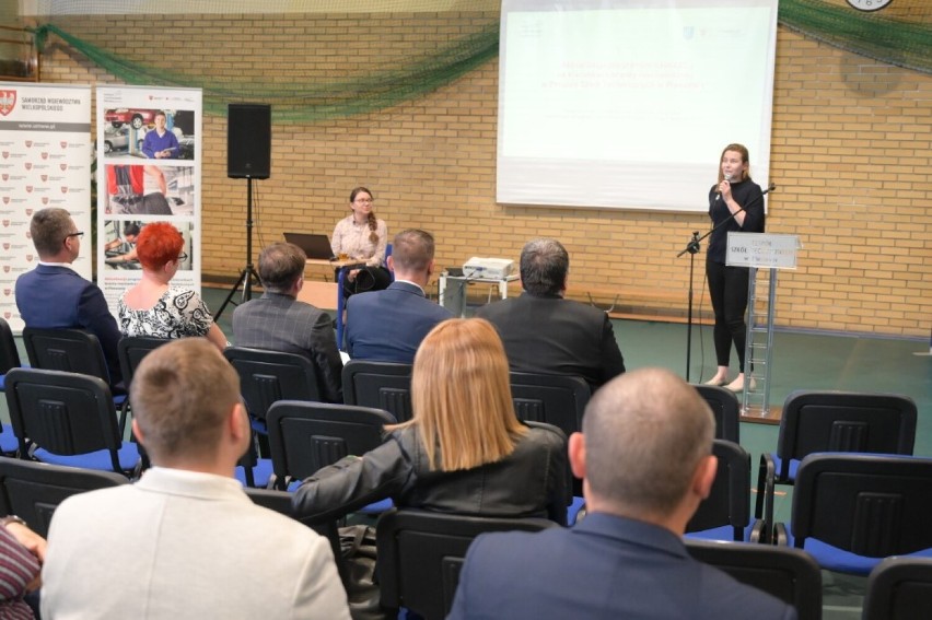 Konferencja w Zespole Szkół Technicznych w Pleszewie dotycząca potrzeb miejscowych pracodawców i uczniów
