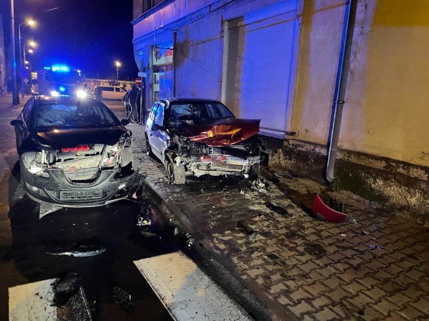 Wąsosz. Na drodze krajowej nr 36 doszło do zderzenia dwóch aut. Przyczyną było wymuszenie pierwszeństwa przejazdu
