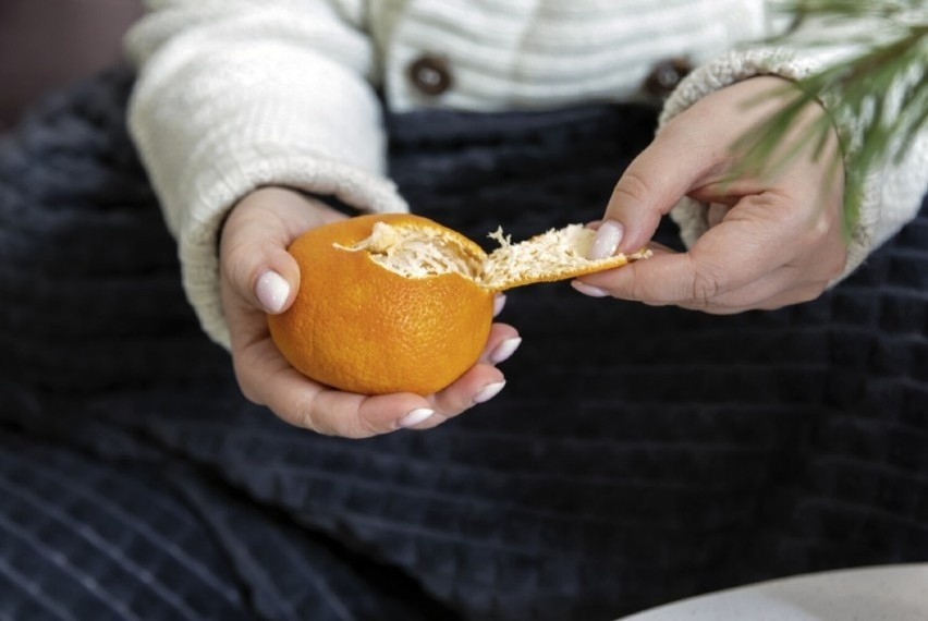 Skórkę z mandarynek można wykorzystać w celach kulinarnych....