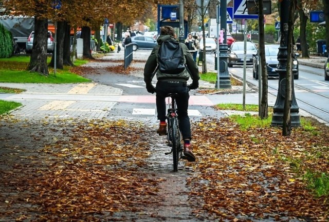 Przegląd roweru przed sezonem jesiennym to kluczowy krok. Upewnij się, że wszystkie podzespoły roweru są w dobrym stanie.