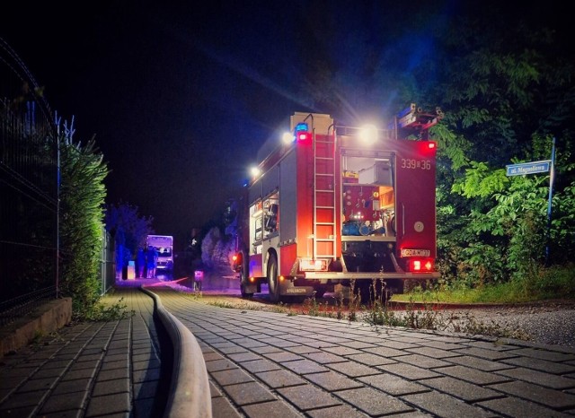 Pracowita noc pomorskich strażaków. Kilka wypadków na drogach przez śliską nawierzchnię / OSP Pszczółki