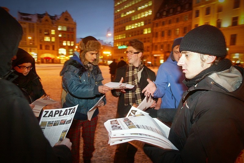 Wrocław: Tylko 30 osób protestowało przeciwko podwyżce cen biletów MPK (ZDJĘCIA)