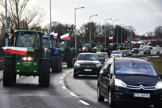 Na ulice Gorzowa wczesnym popołudniem wyjechało prawie sto traktorów.