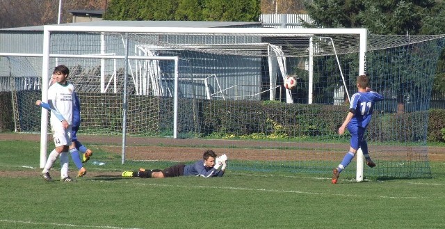 W takich okolicznościach juniorzy starsi Unii objęli prowadzenie w meczu przeciwko Strażakowi Mokrzyska. Ostatecznie wygrali na stadionie w Oświęcimiu 3:0.