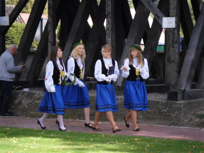 W odpust Matki Boskiej Siewnej w Sianowie ks. abp Tadeusz Gocłowski poświęcił ziarno pod zasiewy