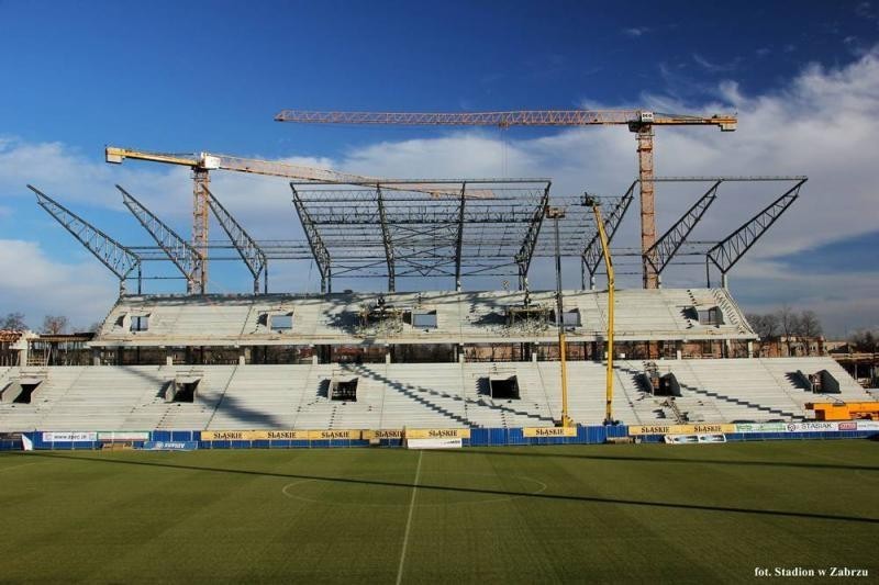 Budowa stadionu Górnika Zabrze: Trybuna wschodnia już z zadaszeniem [ZDJĘCIA]