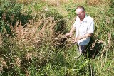 Rolnik z Domasłowa w gminie Perzów Józef Ponitka spiera się z prezesem Gminnej Spółki Wodnej