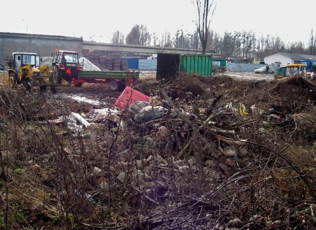 Prezes spółdzielni obiecał, że do końca tygodnia uciążliwe odpady zostaną wywiezione