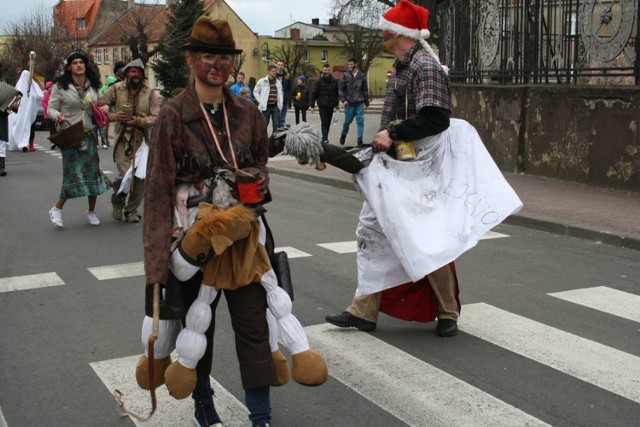 Czerniejewo: Pochód z niedźwiedziem