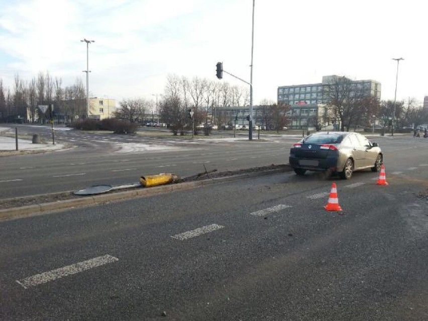 Wypadek na Aleksandrowskiej w Łodzi. Dwie osoby ranne