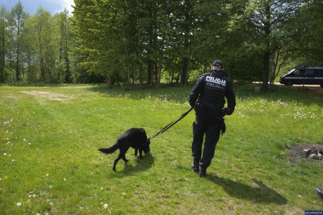 Policyjne psy odnalazły poszukiwe dzieci