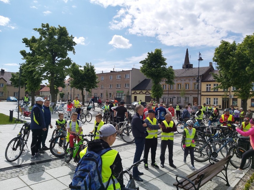 150 osób wzięło udział w Rodzinnym Rajdzie Rowerowym przez gminę Stawiszyn. ZDJĘCIA, WIDEO