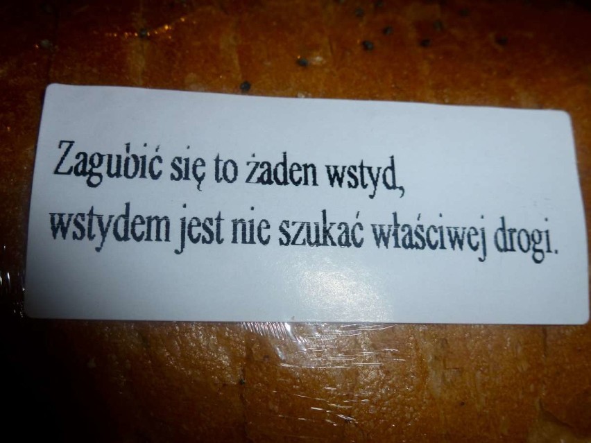 Mądrości życiowe zamieszczone na chlebie [GALERIA]