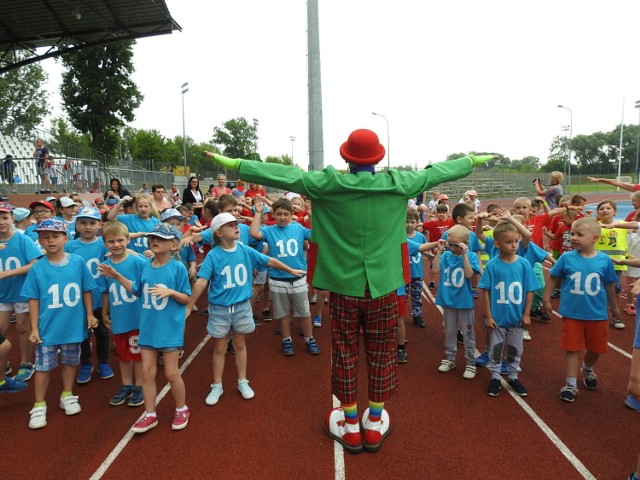 Biegły za liderem, łomżyńską lekkoatletyczką Justyną Korytkowską