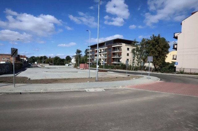 Ulica Piwna w Radomiu została przebudowana w całości i przedłużona do ulicy Staromiejskiej. Powstały też parkingi na tyłach Sanepidu.