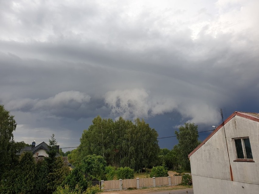 Chmury burzowe nad Zduńską Wolą w obiektywie czytelników [zdjęcia]