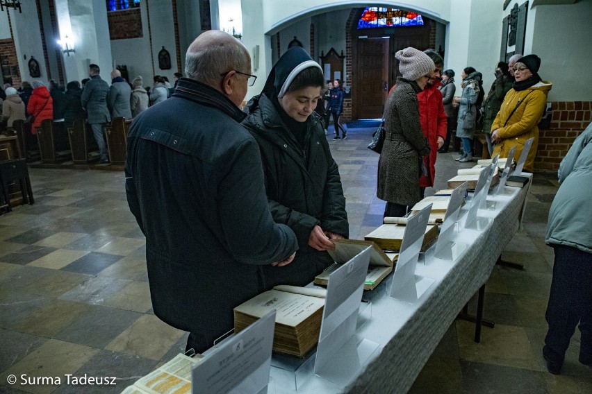 Wystawa "Życie z biblią" w kościele św. Jana w Stargardzie