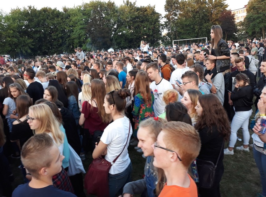 Quebonafide wystąpił w Piotrkowie. Koncert odbył się na...