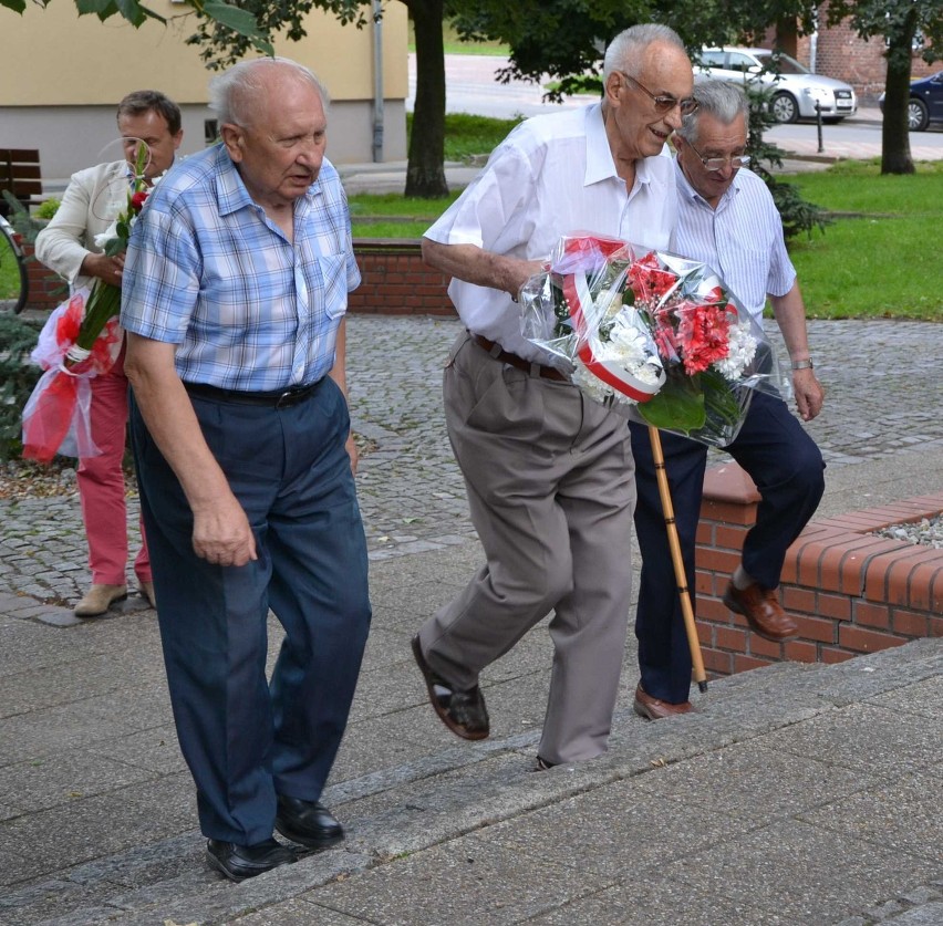 69 rocznica powstania warszawskiego pod pomnikiem Armii Krajowej w Malborku