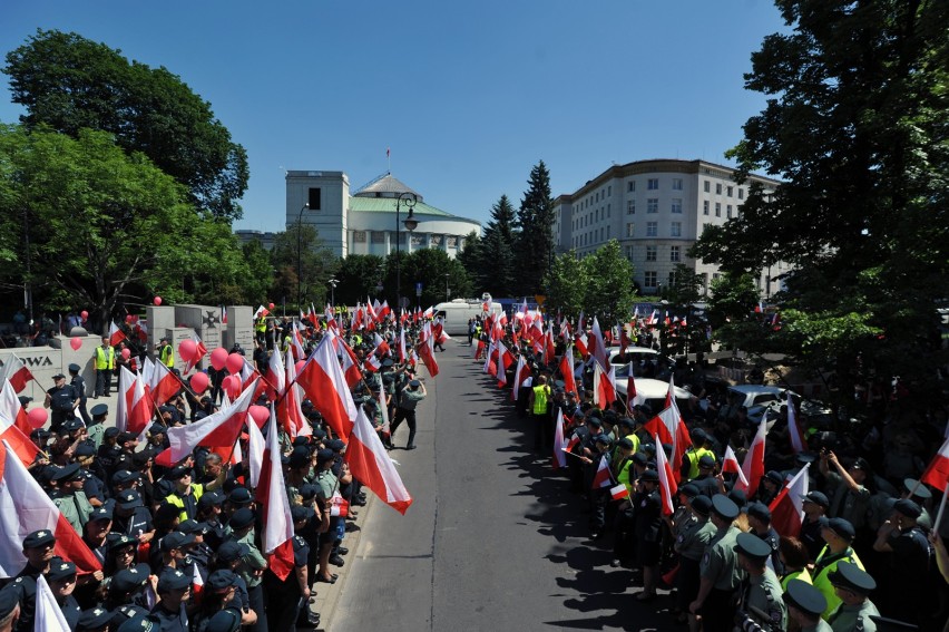 Protest celników w Warszawie. "Stop likwidacji Służby...