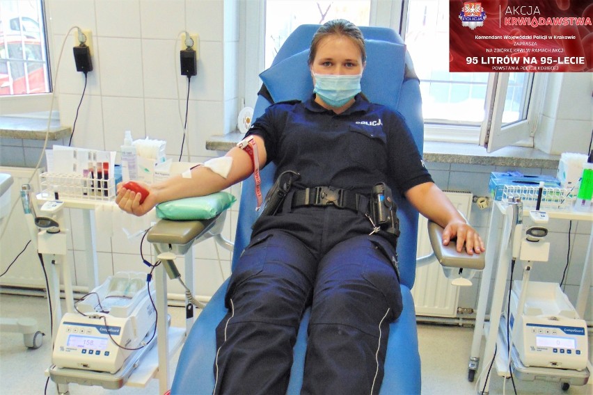 Oświęcim. Policjanci oddali krew w ramach akcji „95 litrów krwi na 95-lecie policji kobiecej”
