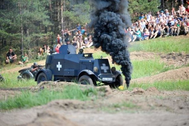 W ciągu dwóch dni na gości odwiedzających V Podlaski Piknik Militarny czeka wiele atrakcji, m.in. obozy wojskowe, pokazy sprzętu militarnego, czy występy grup rekonstrukcyjnych.